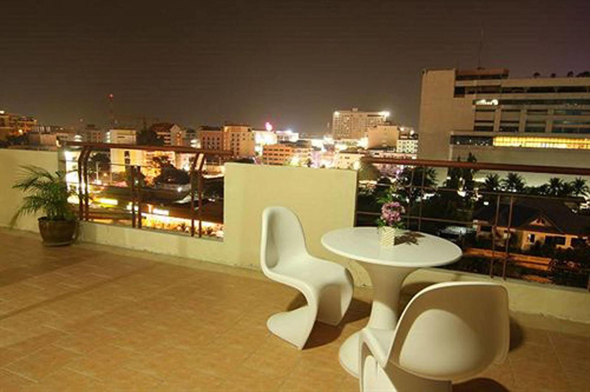 Eastiny Residence Hotel Pattaya Exteriör bild